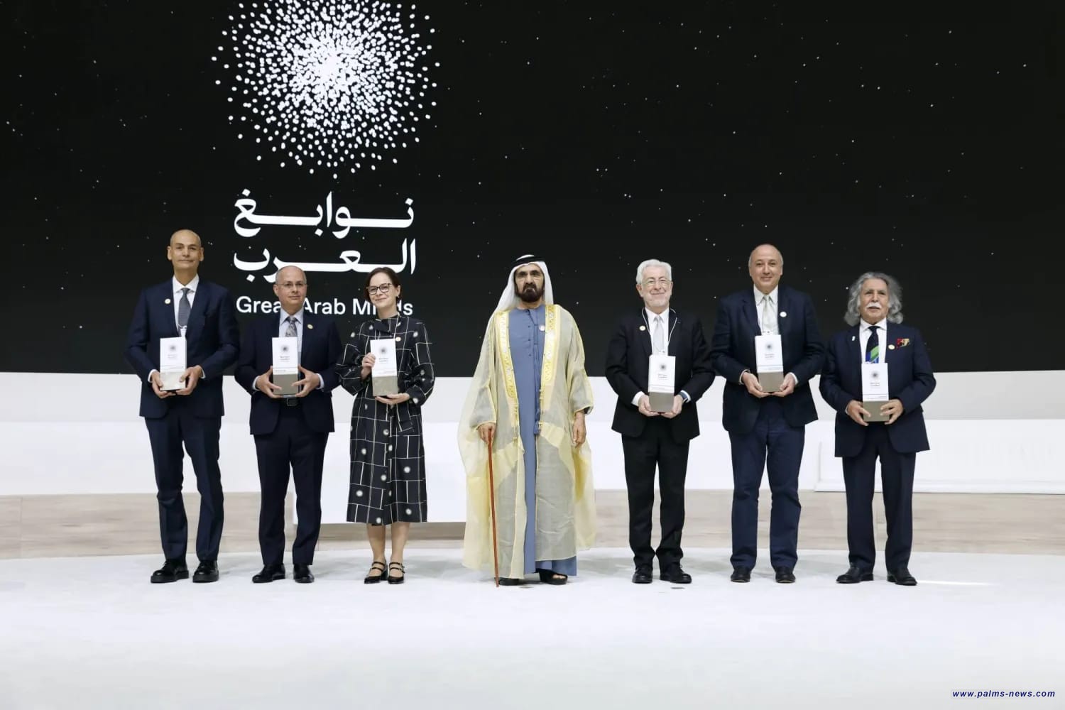 محمد بن راشد يكرّم الفائزين بجائزة «نوابغ العرب 2024»